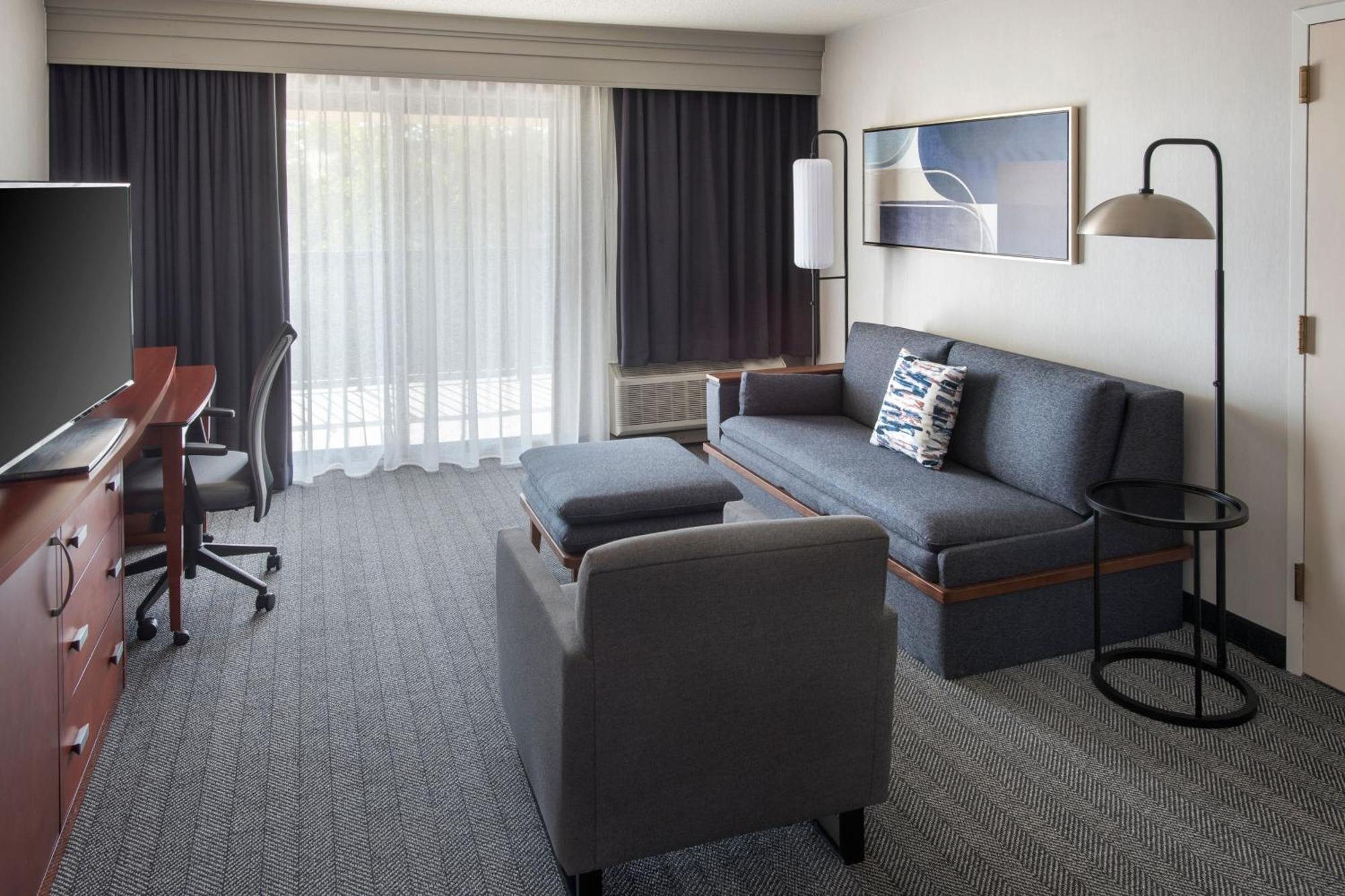 Courtyard Philadelphia Hotel 3*